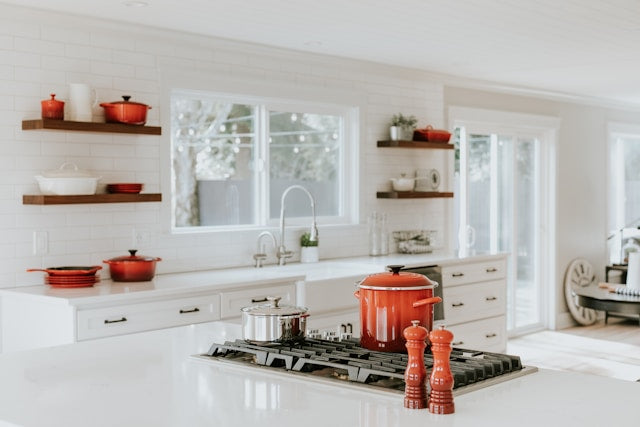 Kitchen & Dining