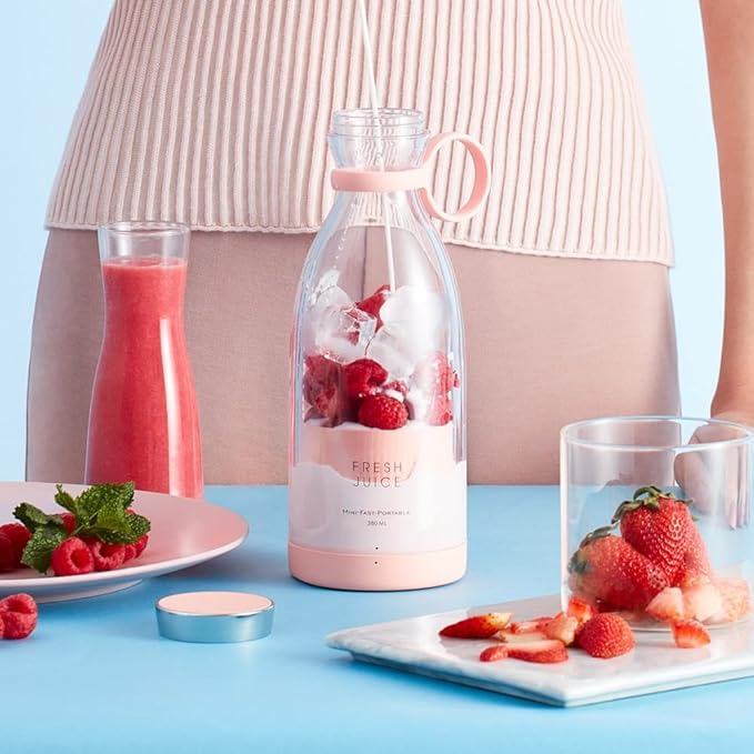 Personal Size Blender, Fresh Juice Portable Blender for Smoothies or Shakes, Personal Mixer, Portable Blender, Wireless USB Rechargeable Fruit Blender for Sports, Camping, Fitness. (White)